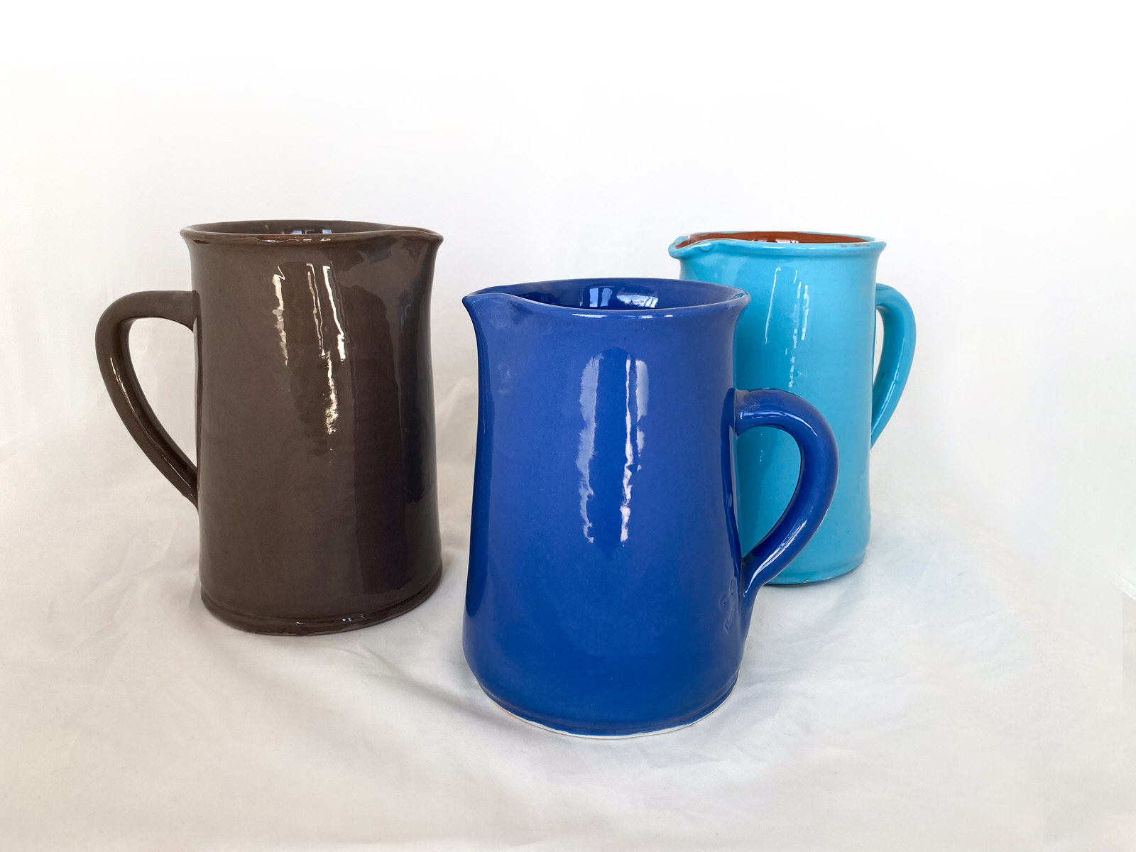 Jarras de agua de cerámica hechas a mano